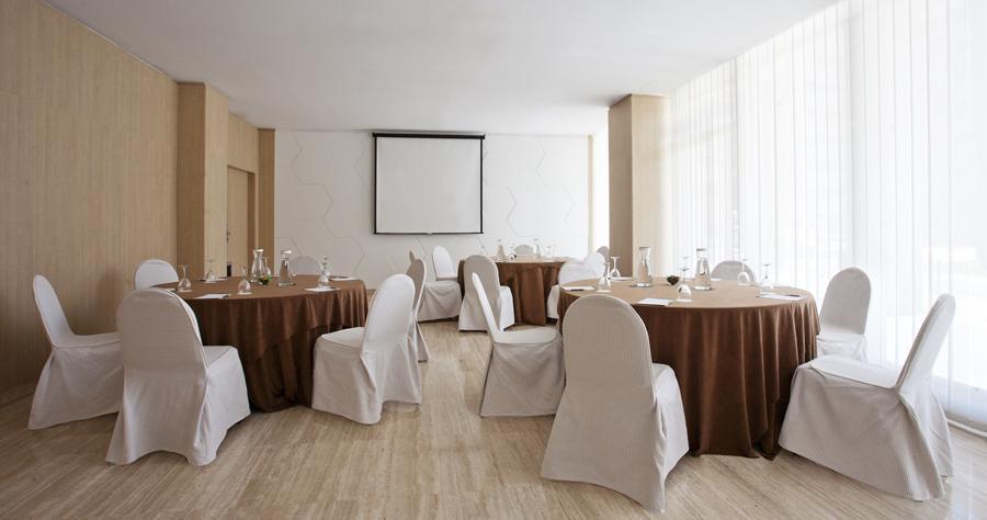 Nh Prisma Hotel